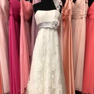 Kittychen One Shoulder Flower Lace Wedding Dress